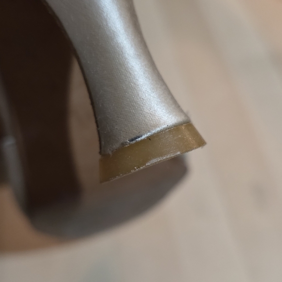 STUART WEITZMAN CREAM HEELS W/ RHINESTONE BUCKLE SIZE 7.5 - Picture 7 of 11